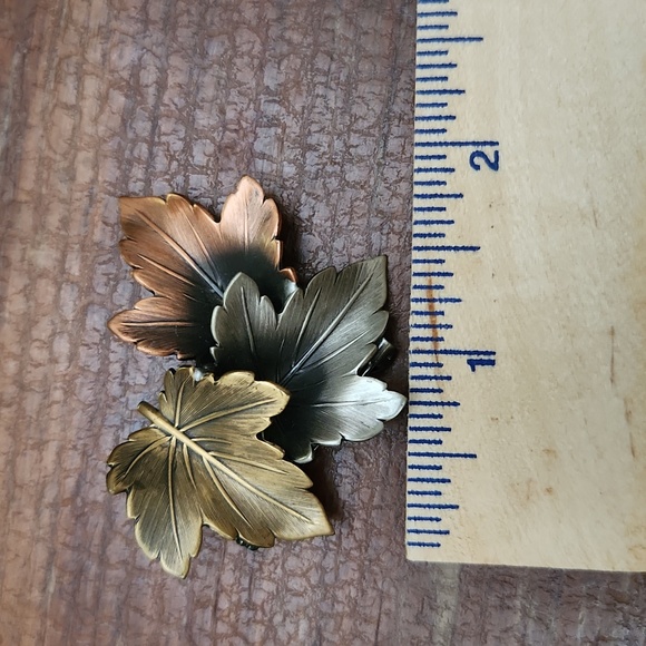 Leaf brooch - Picture 2 of 4